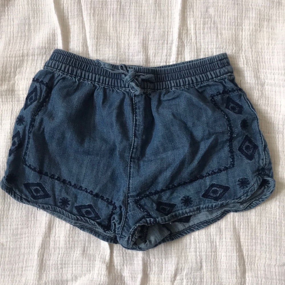 Gap denim friendly embroidered shorts, 2T